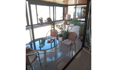 Excelente opción para vivir todo el año y o vacacionar, ya que se encuentra rodeado de todos los servicios y frente al mar (playa brava)