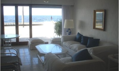 Apartamento de 3 dormitorios frente al mar en venta y alquiler, Peninsula, Punta del Este.