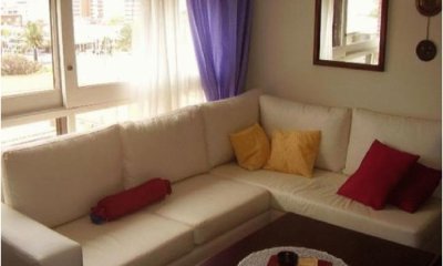 Apartamento en venta y alquiler, sobre playa mansa.