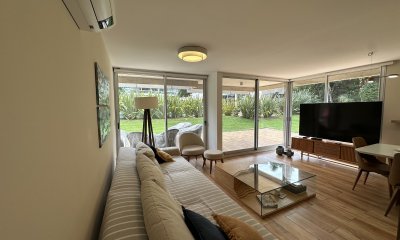 Venta apartamento 3 dormitorios. Playa mansa, Punta del Este.