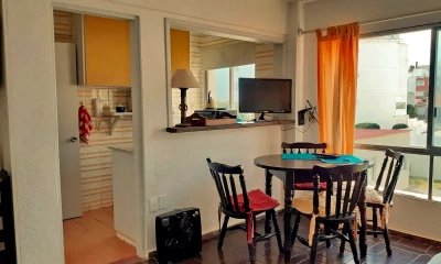 Vendo apartamento de 1 dormitorio y medio, 1 baÃ?Â±o y garage. PenÃ?Â­nsula, Punta del Este.