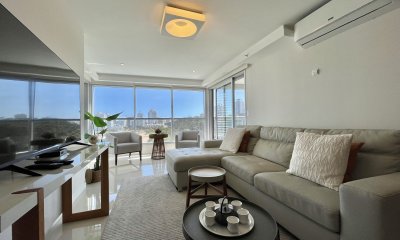 Venta apartamento en Punta del Este con vista al mar - 2 dormitorios + dependencia de servicio