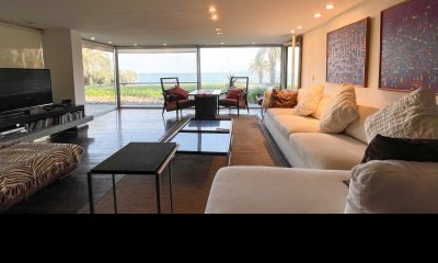 Venta Departamento - 2 Dormitorios 2 Baños - Punta Ballena