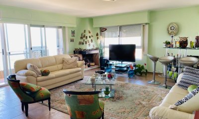 Apartamento 4 dormitorios, primera linea Mansa