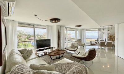 venta apartamento 2 dormitorios  2 baños  Parrillero. Playa mansa, Punta del Este