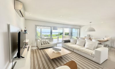 Venta Departamento - 3 Dormitorios - Parrillero jardín y pileta - Punta Ballena
