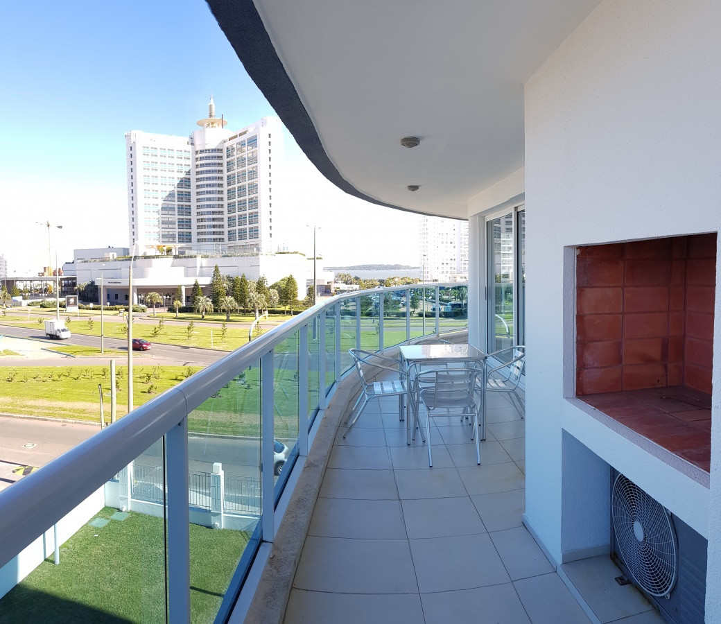 Venta apartamento de 4 dormitorios a 200m del mar!