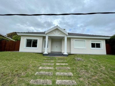 Hermosa casa a estrenar en Camino a la Laguna 