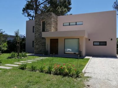 Casa moderna en La Residence 