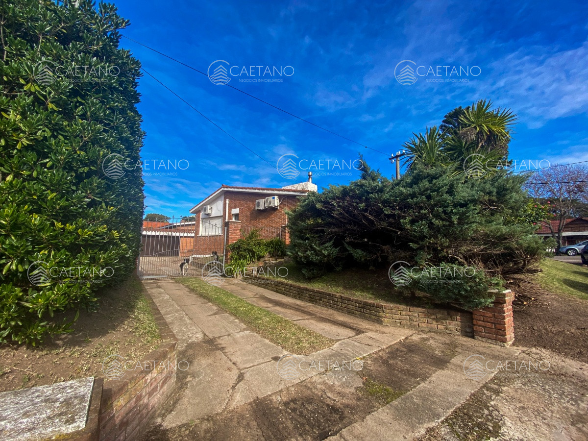 Venta casa Punta del Este   Sobre Av. Chiossi. 4 dormitorios - GoPunta - Portal Inmobiliario de Punta del Este - Maldonado