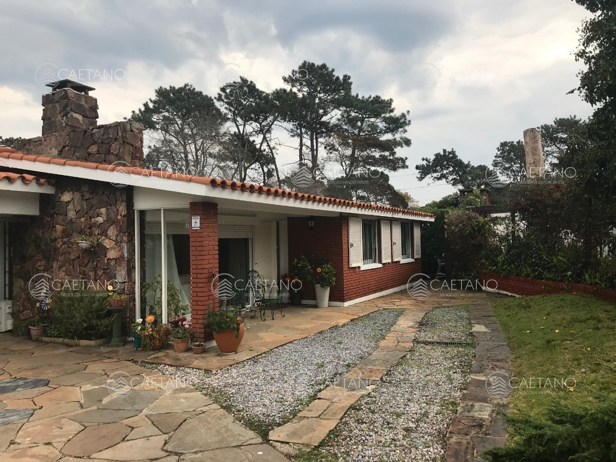 Venta Casa - 3 Dormitorios 3 baños - Punta Punta Del Este 