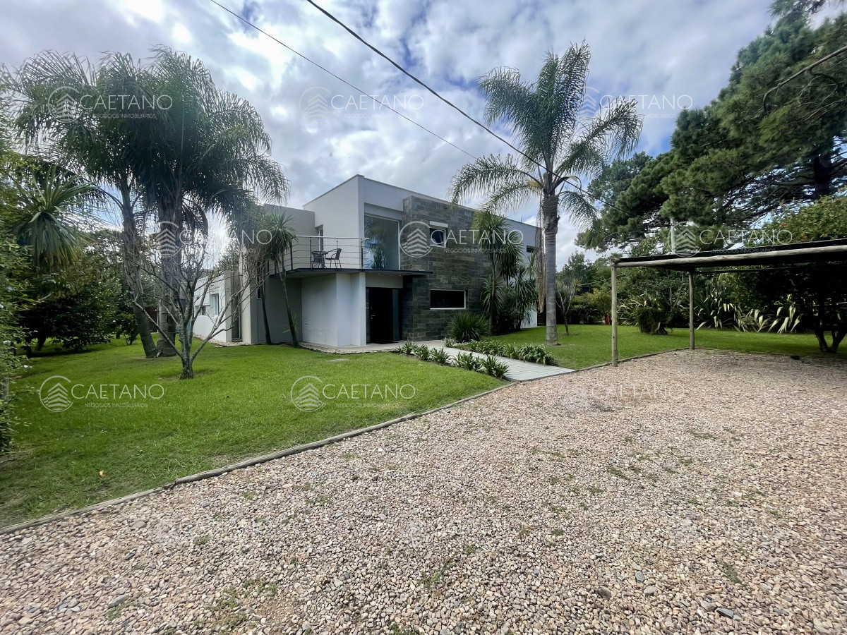 Venta Moderna Casa en Punta del Este, Rincon del indio