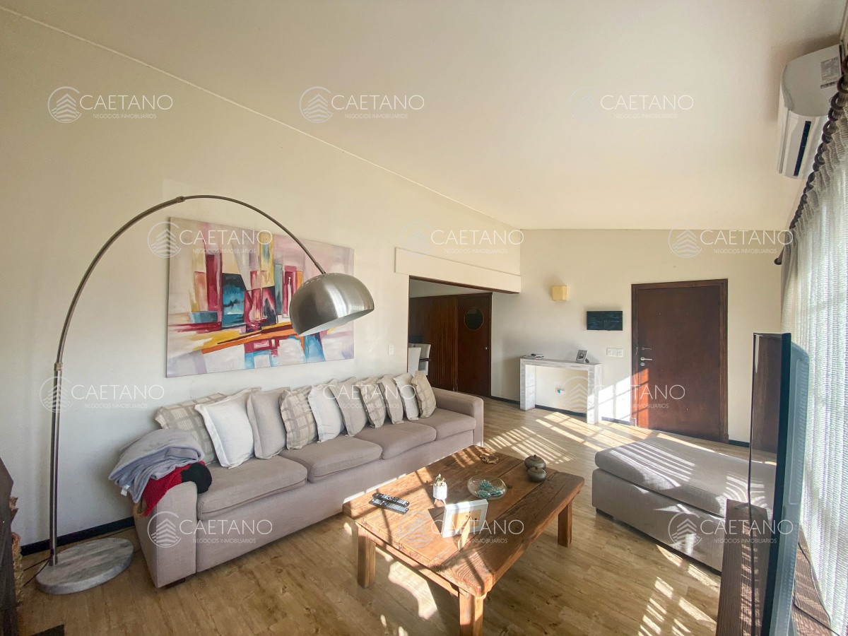 Venta casa Punta del Este   Sobre Av. Chiossi. 4 dormitorios - GoPunta - Portal Inmobiliario de Punta del Este - Maldonado