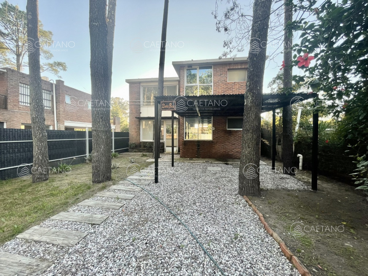 venta casa - 3 dormitorios 2 baños - barrio los ángeles - piriapolis  - dmc11060c