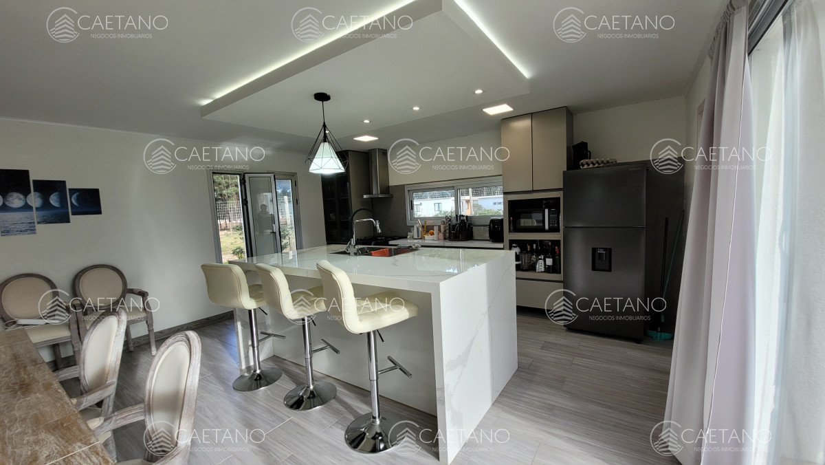 Venta espectacular casa Punta del Este en Barrio Cerrado - 4 dormitorios