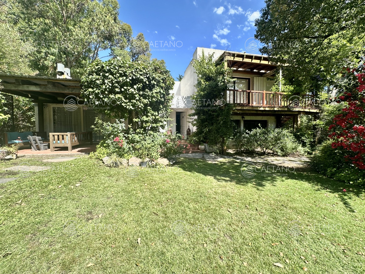 Venta Hermosa Casa - 5 Dormitorios - Pinares - Punta del Este 