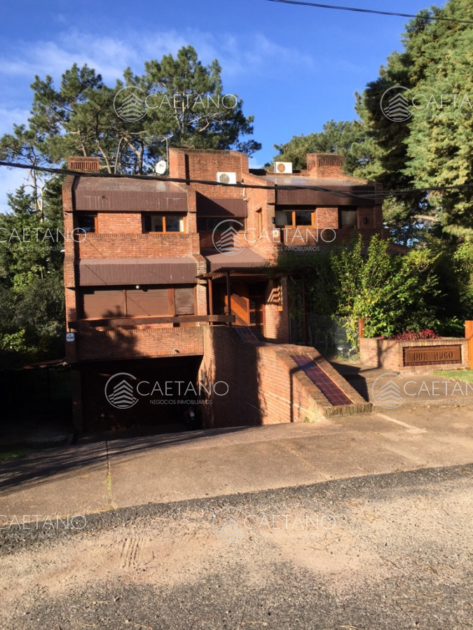 Venta casa Punta del Este, zona Cantegril. Ideal para hostel - 6 dormitorios