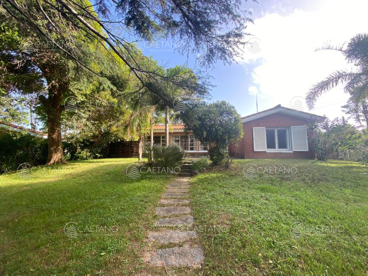 Venta casa 2 dormitorios más dependencia Punta del Este