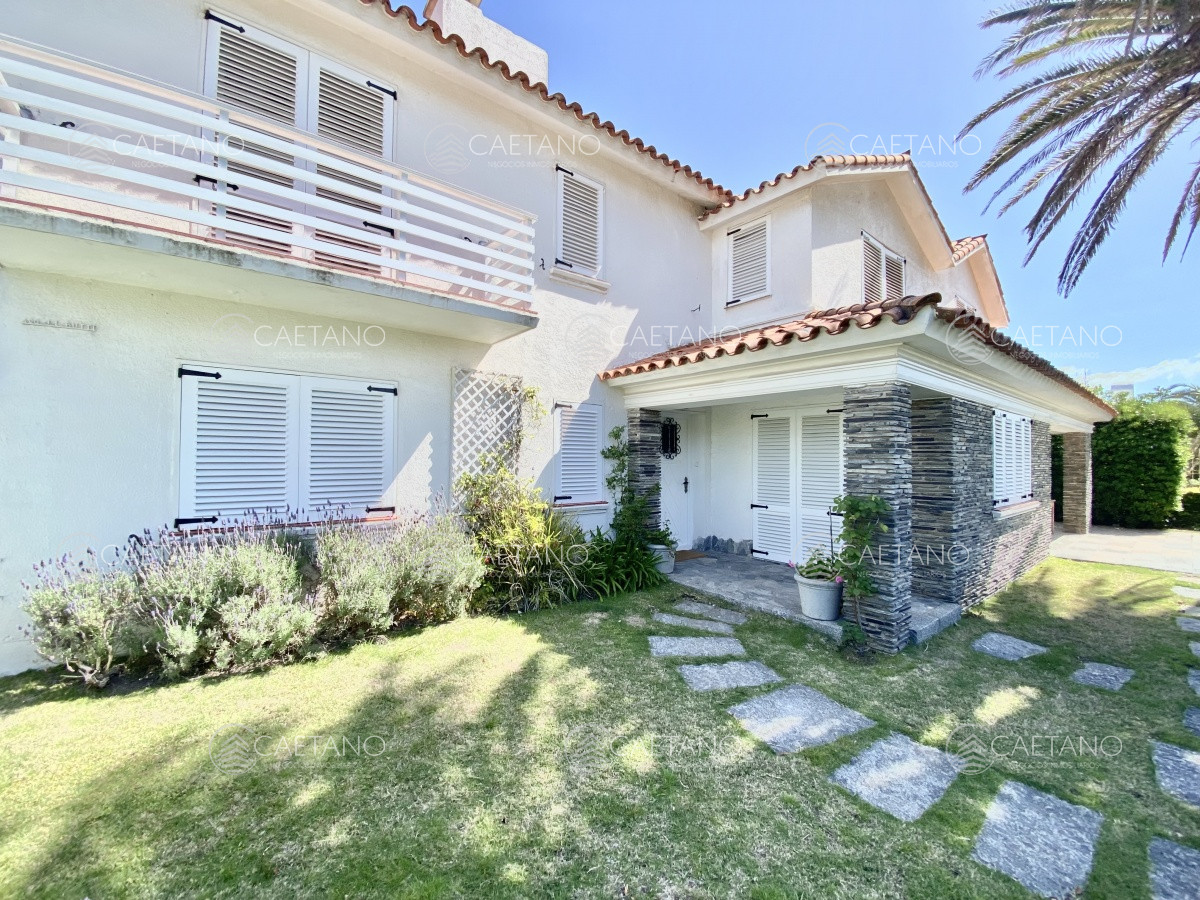 Alquiler temporal casa 5 dormitorios. Península, Punta del Este 