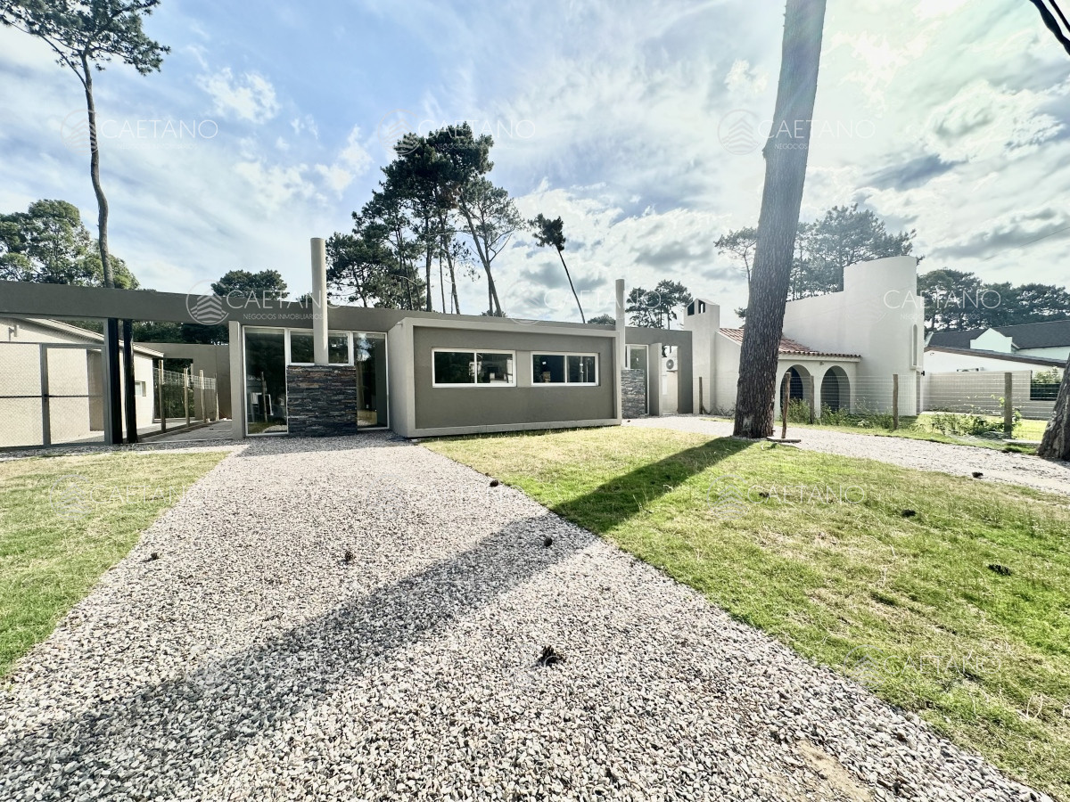 Venta Hermosa Casa PH - 2Dormitorios 2 Baños  + Servicio - Parrillero  - Pinares 