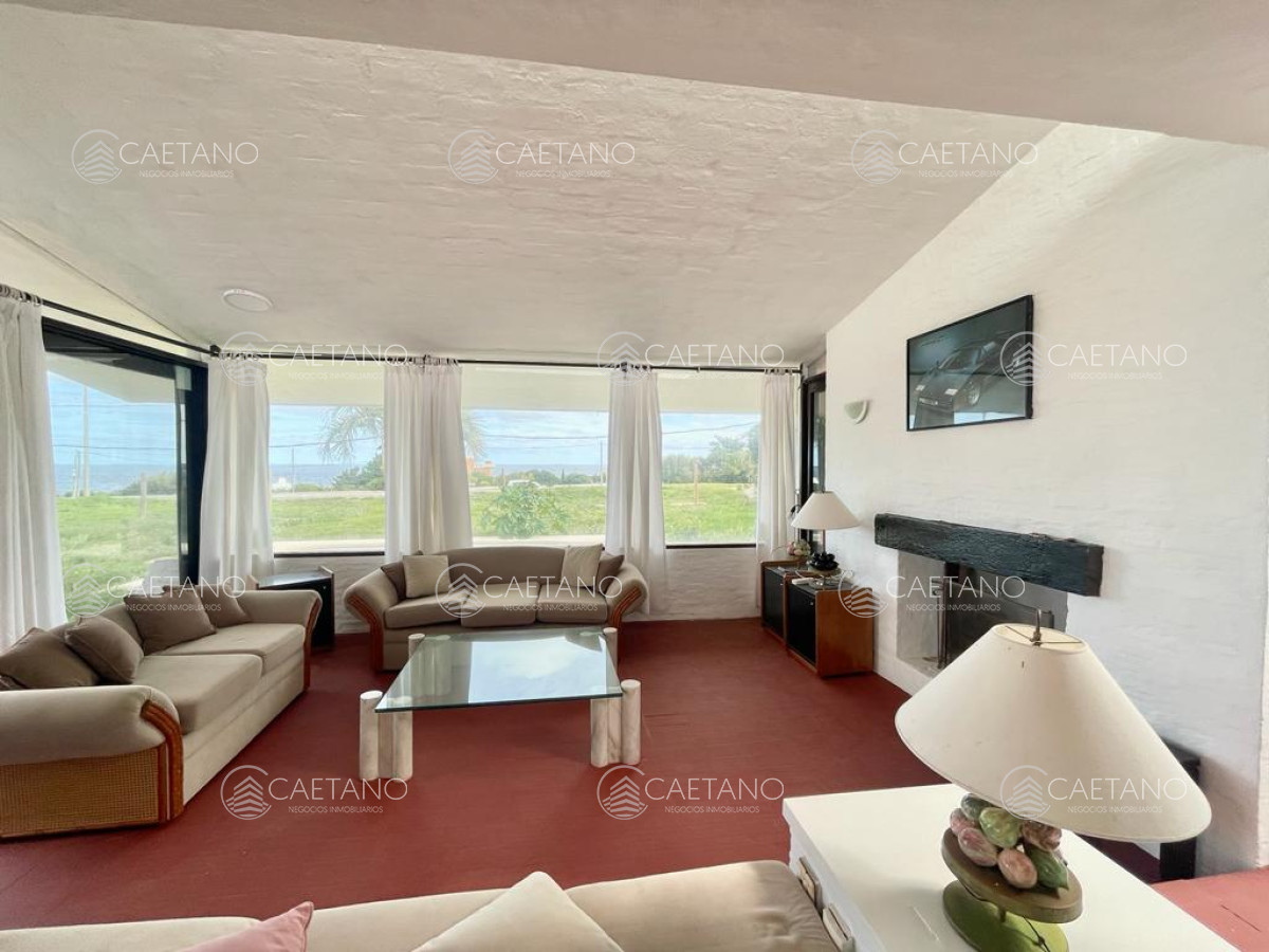 Venta Casa sobre la ruta frente al mar Punta del Este. - GoPunta - Portal Inmobiliario de Punta del Este - Maldonado