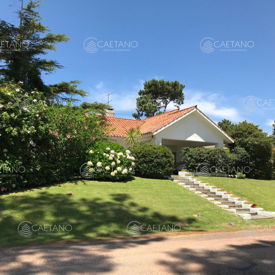 Venta casa 4 dormitorios Cantegril Punta del Este. 