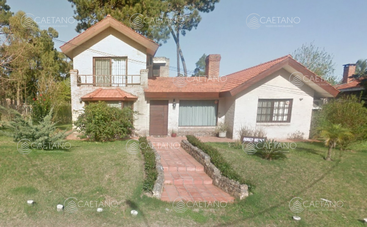 Hermosa casa de dos plantas en La Arbolada