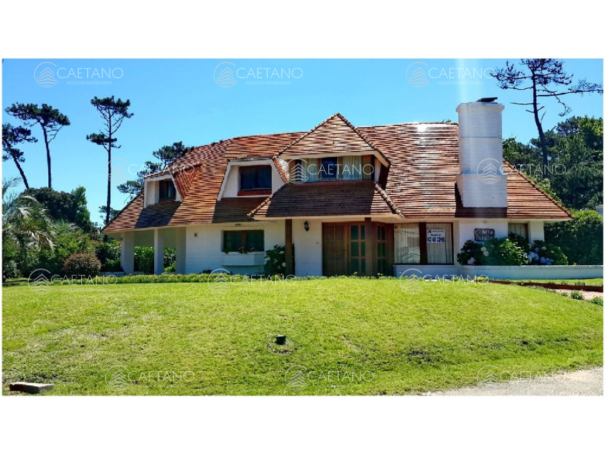 Vendo casa de 3 dormitorios, a 1 de la brava, Rincon del Indio, Punta del Este.