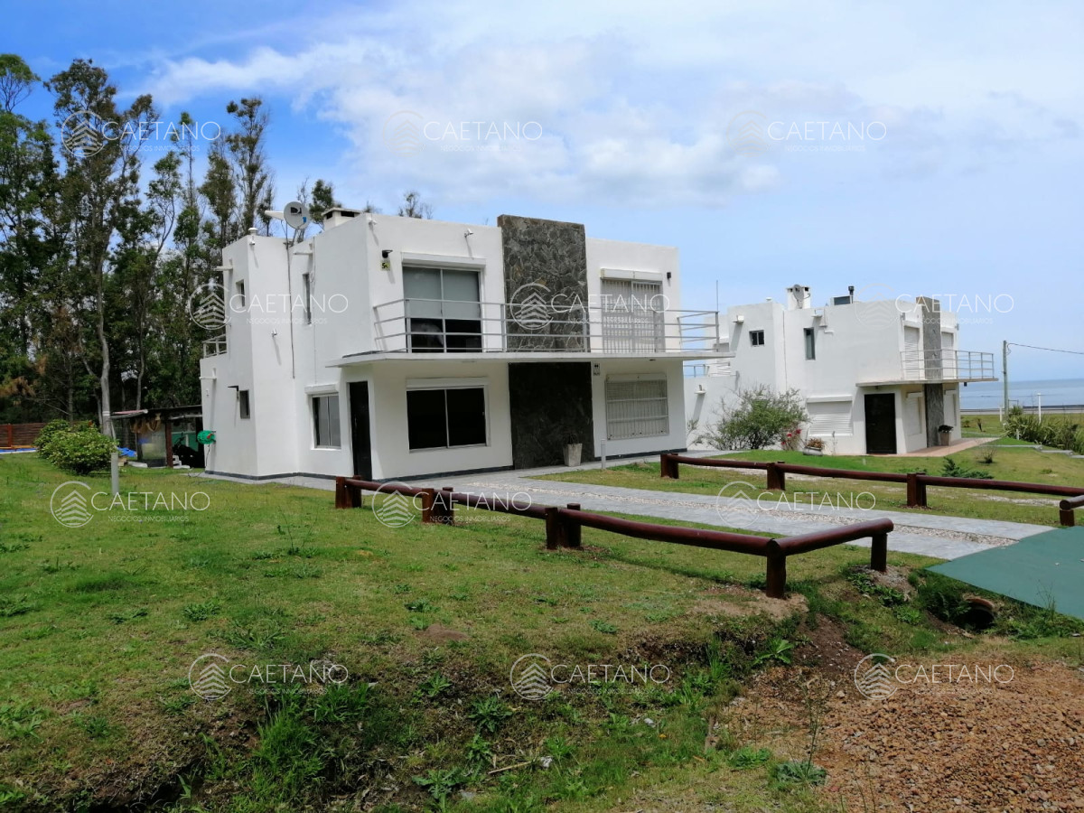 Venta casa 2 dormitorios. Bella Vista, Piriapolis. 