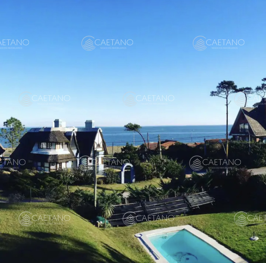 Espectacular casa en Mansa, Punta del Este a pasos del mar - 6 dormitorios