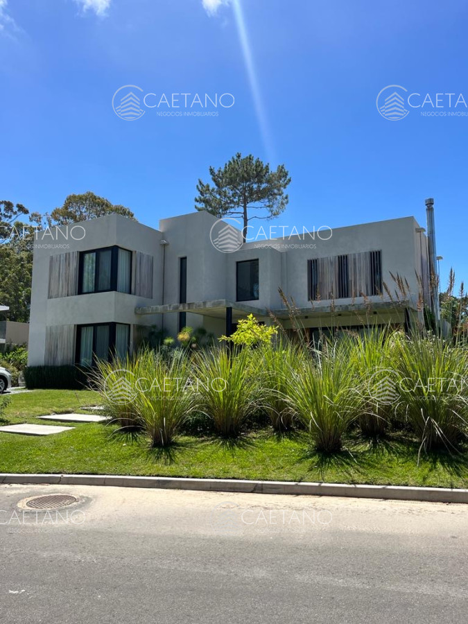 Venta casa - 5 Dormitorios + Piscina y Barbacoa. La Arbolada, Punta Del Este 