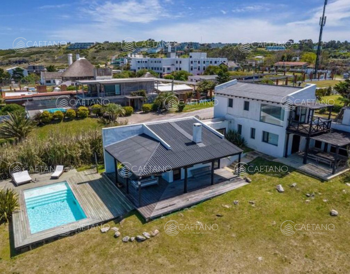 Venta casa 4 dormitorios. Las Grutas, Punta Ballena 