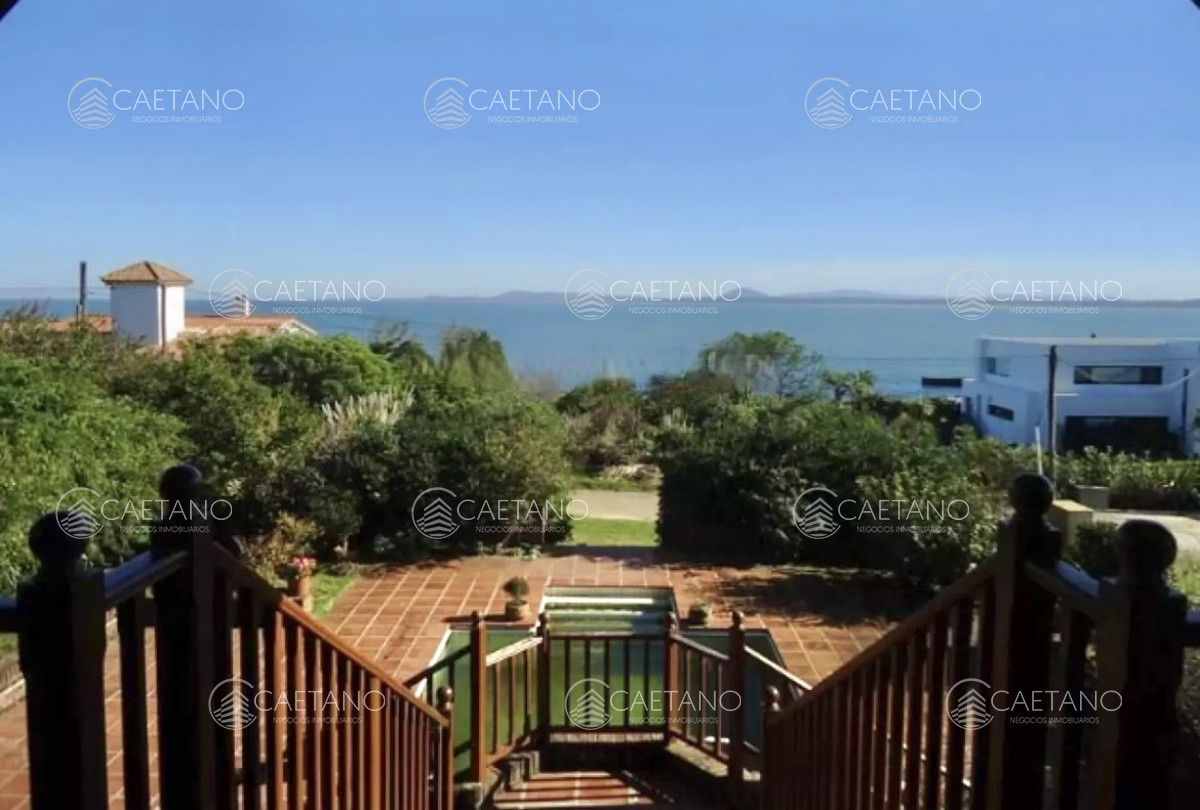 Venta casa Punta Ballena con espectacular vista al mar