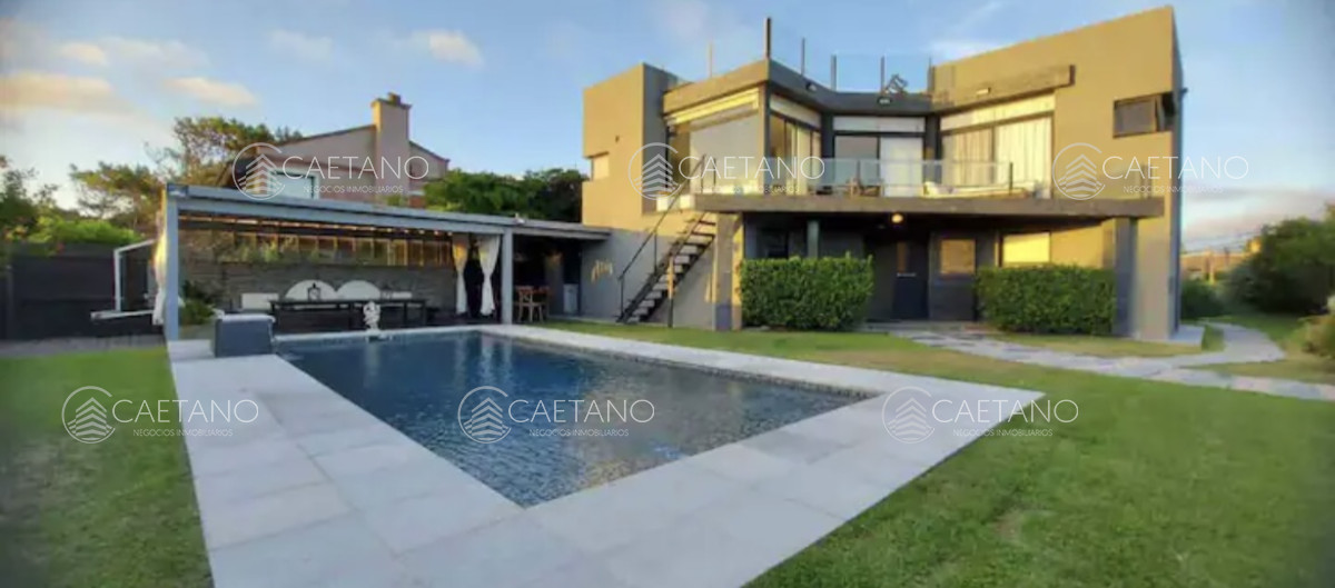 Venta espectacular casa Punta Ballena 4 dormitorios
