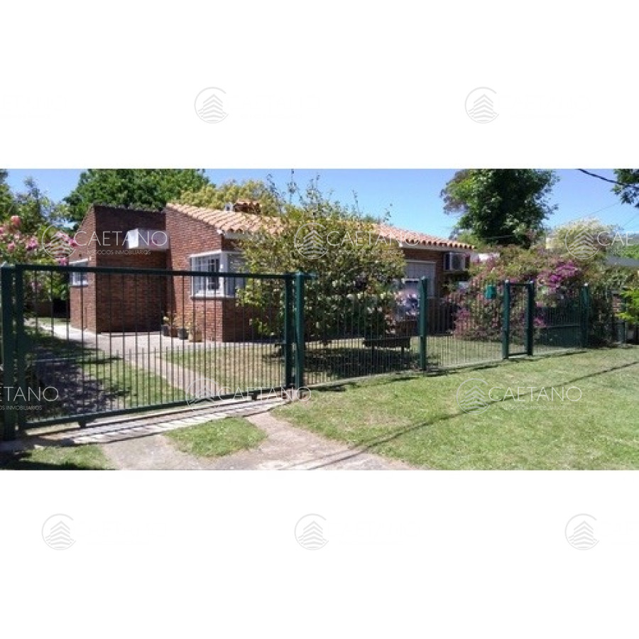 Venta Casa - 2 Dormitorios + Barbacoa con Apto - Piriapolis 
