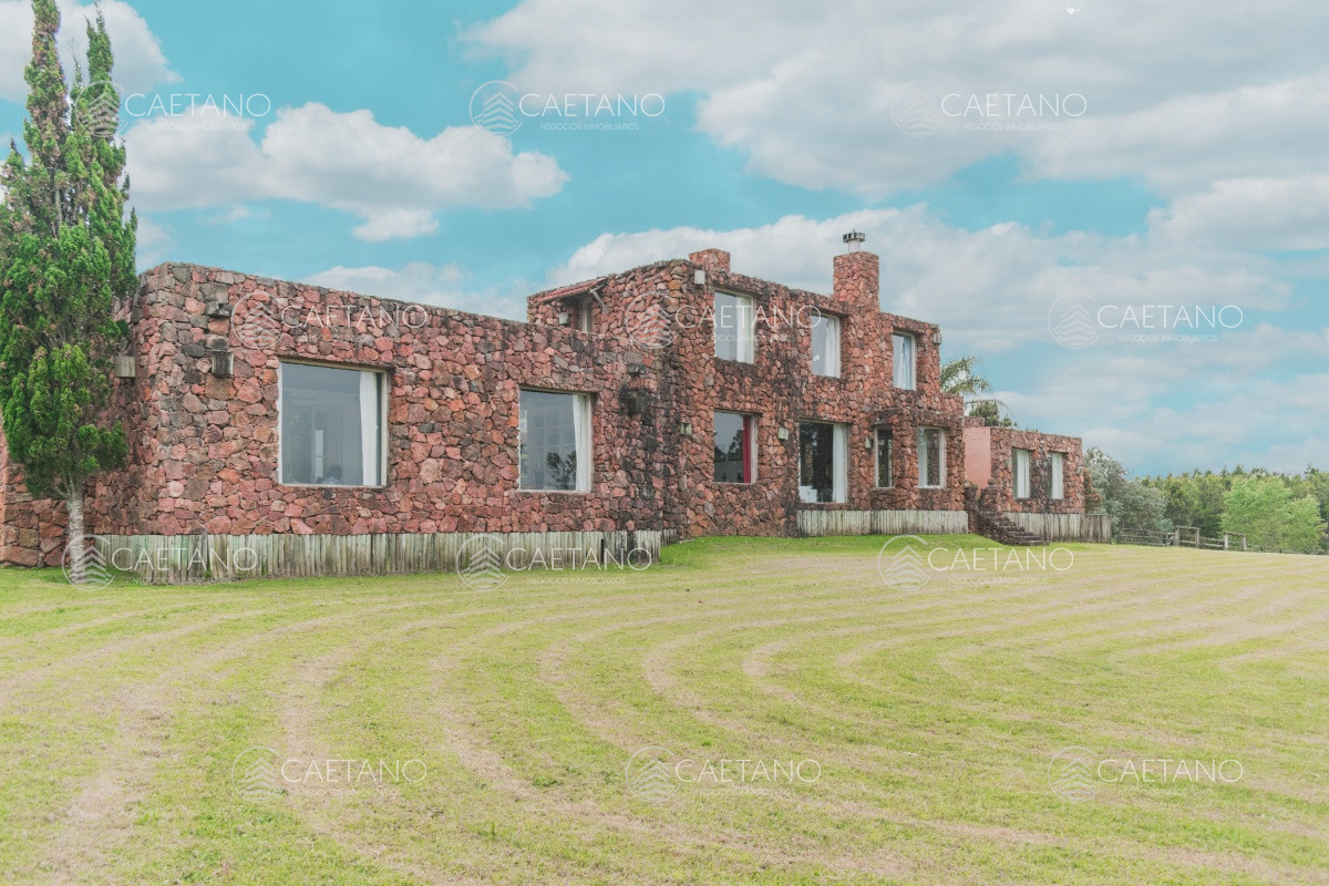 Venta chacra, Manantiales. 9 dormitorios.  - DMC54C