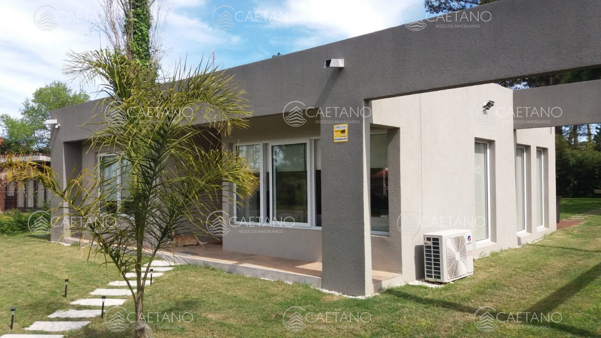 Casa Moderna - Barrio Cantegril - DMC187C