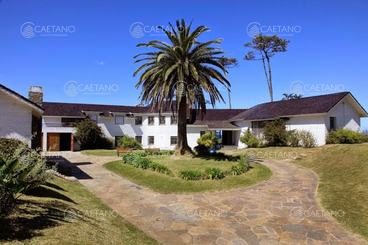 Venta casa 5 dormitorios primera linea playa mansa Punta del Este  - DMC11402C