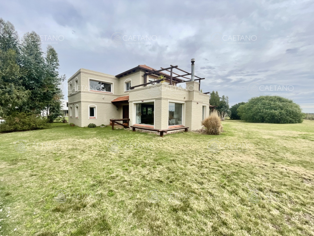 Venta casa - 4 dormitorios. Piriapolis - Bella Vista  - DMC11618C