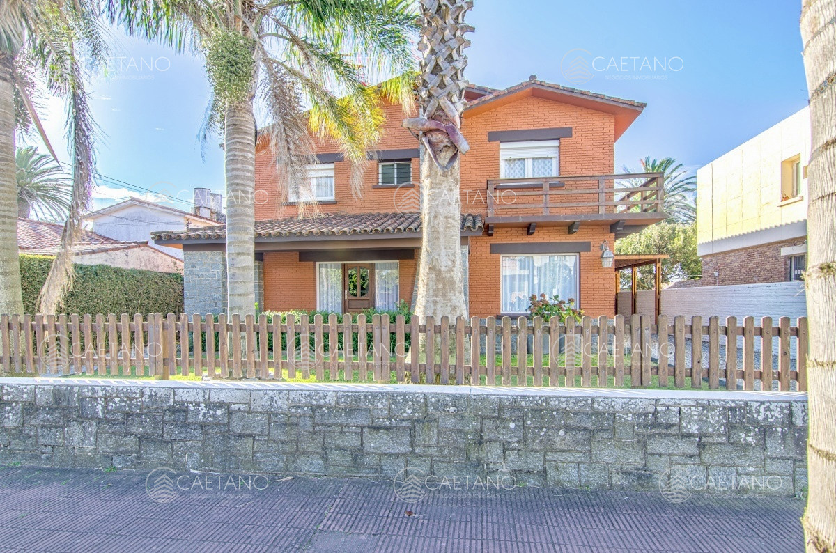 Venta casa de 6 dormitorios - Península, Punta del Este - DMC9464C