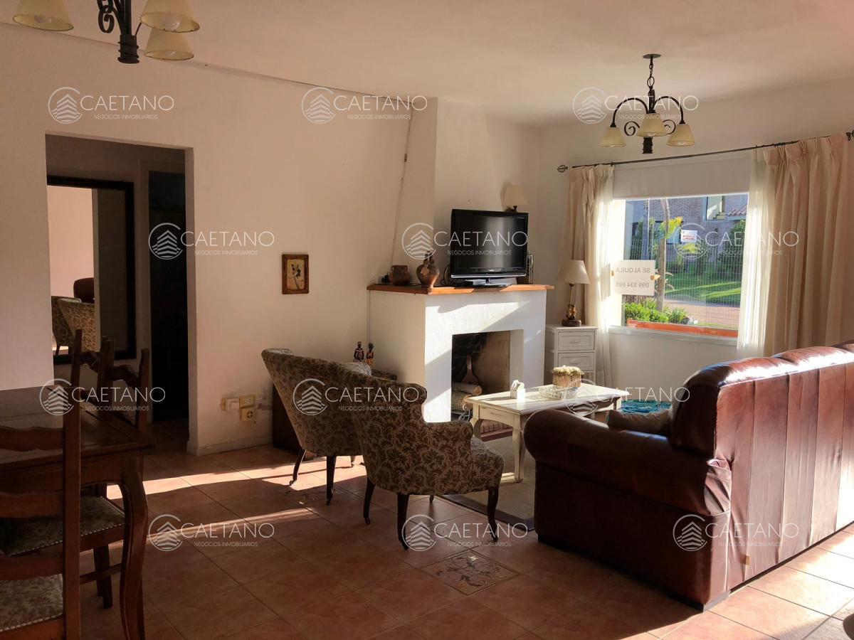 Casa de 3 dormitorios con piscina climatizada en alquiler. Playa brava. - DMC6658C