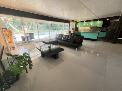 Venta casa 4 dormitorios. Punta Ballena 