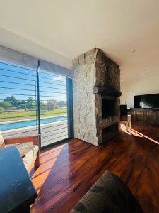 Venta casa tres dormitorios. Club Del Lago. Punta Ballena 