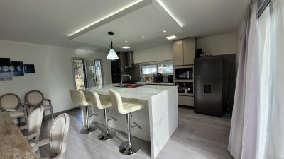 Venta espectacular casa Punta del Este en Barrio Cerrado - 4 dormitorios