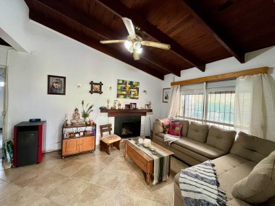 Venta casa. 3 dormitorios. Piscina y barbacoa 
