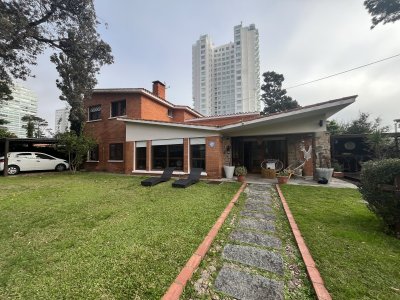 Venta espectacular casa en Punta del Este, Playa Mansa - a 100m del mar