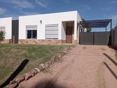 Venta casa 3 dormitorios. Burnet, Punta del Este. 