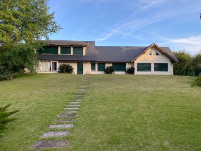 Venta casa 5 dormitorios. Golf, Punta del Este. 