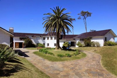 Venta casa 5 dormitorios primera linea playa mansa Punta del Este 