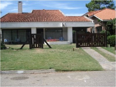 Venta casa 4 dormitorios playa mansa Punta del Este